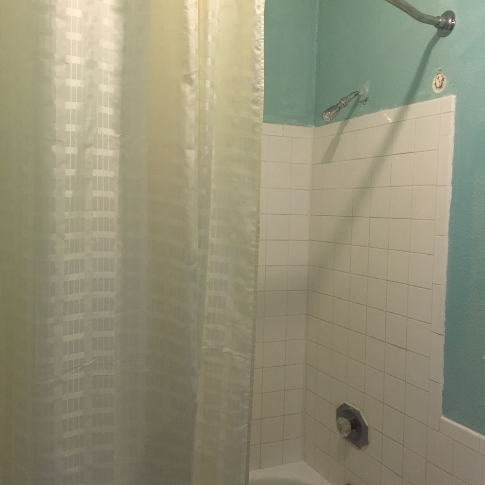 Guest Inn & Suites