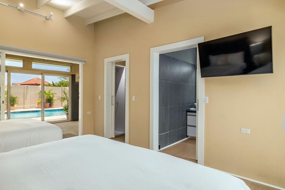 Villa Blue Topaz - Oasis With Pool Hot tub Sauna