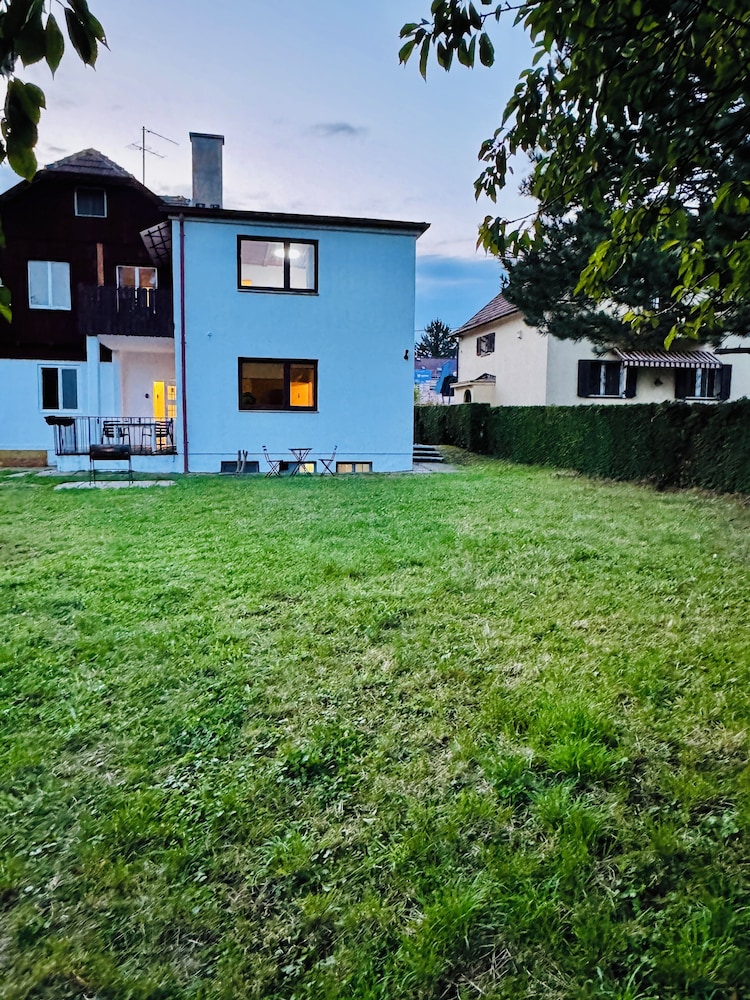 Spacious Budget Home Garden Stay
