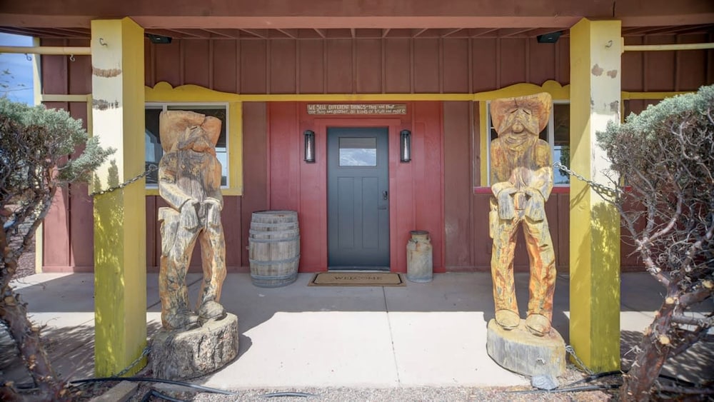 Grand Canyon Adventure Base 4BR Home With Games