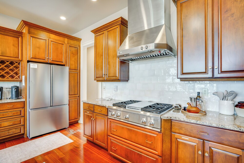 Lake Michigan Gem: Private Beach & Game Room