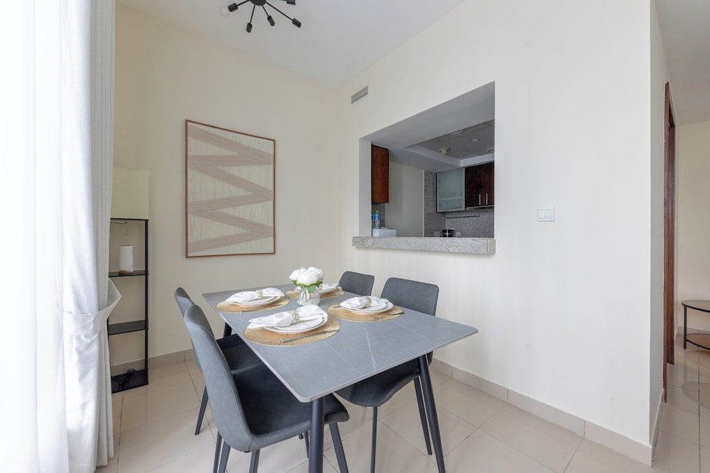 Bright & Cozy Apartment in Dubai Marina