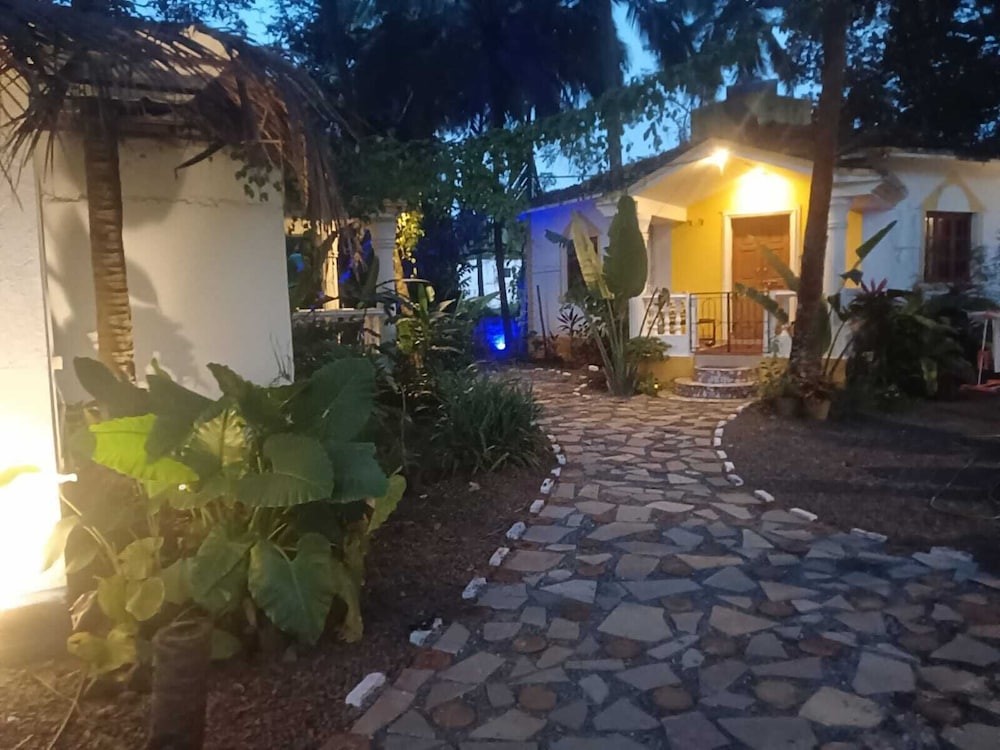 Urban Mad – Villas & Studio