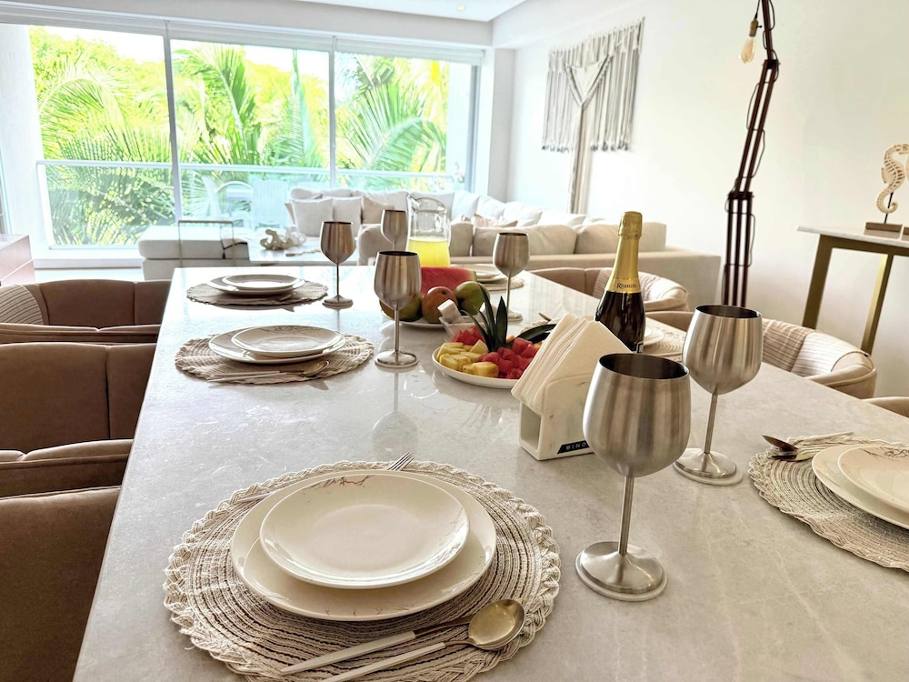 Bolongo: Your Exclusive Oceanfront Escape