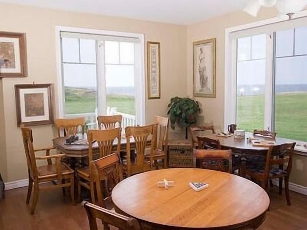 Johnson Shore Inn