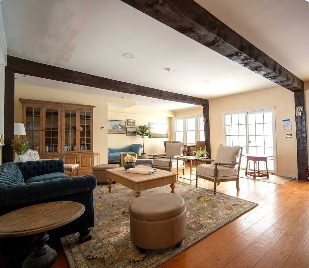 Cooper Hill Inn
