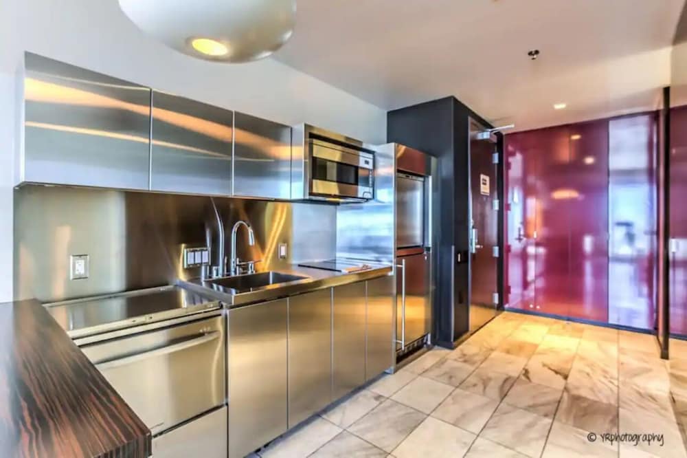 Studios With Gorgeous Views Of The Strip! 