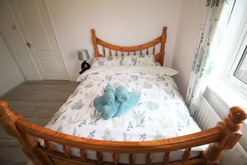 Whitley Bay - Sleeps 6 - Dogs Welcome view 5