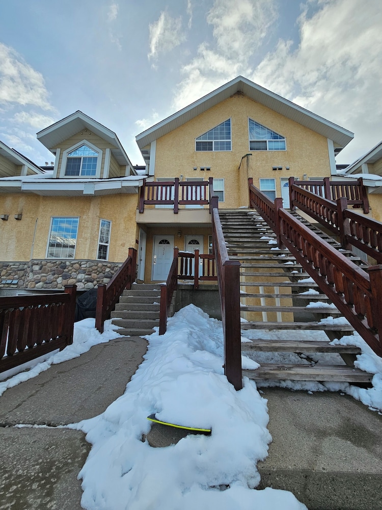 Riverside Way by Fernie Lodging Company