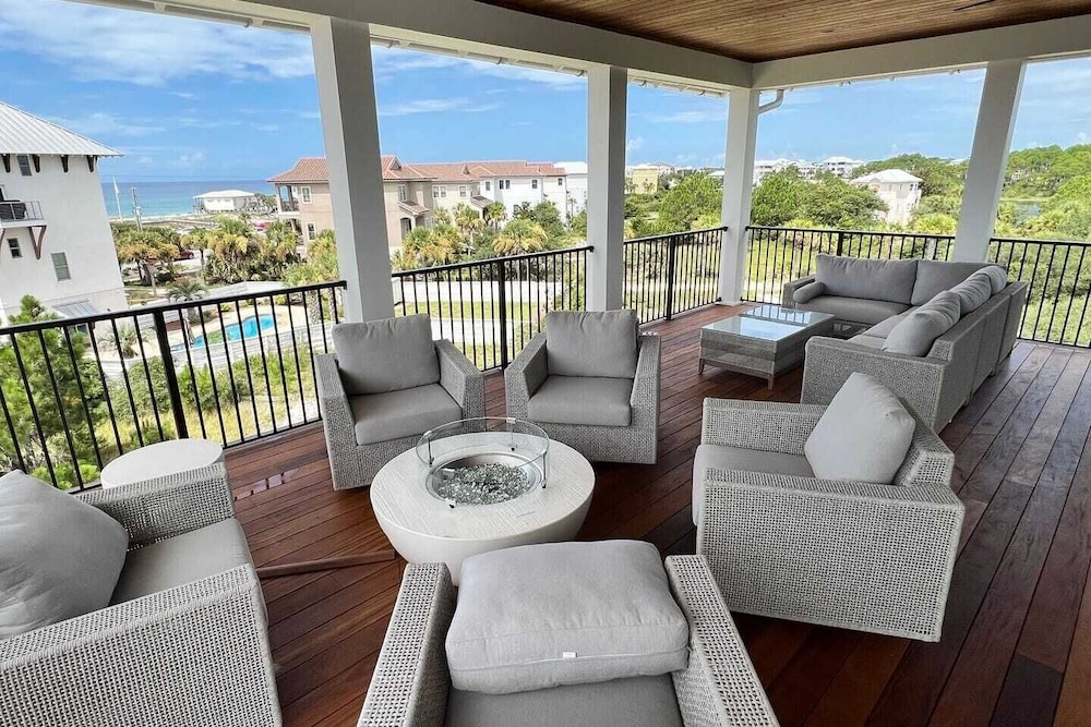 Sunset Pointe 30A by Avantstay Gulf Views, Carriage, Pool
