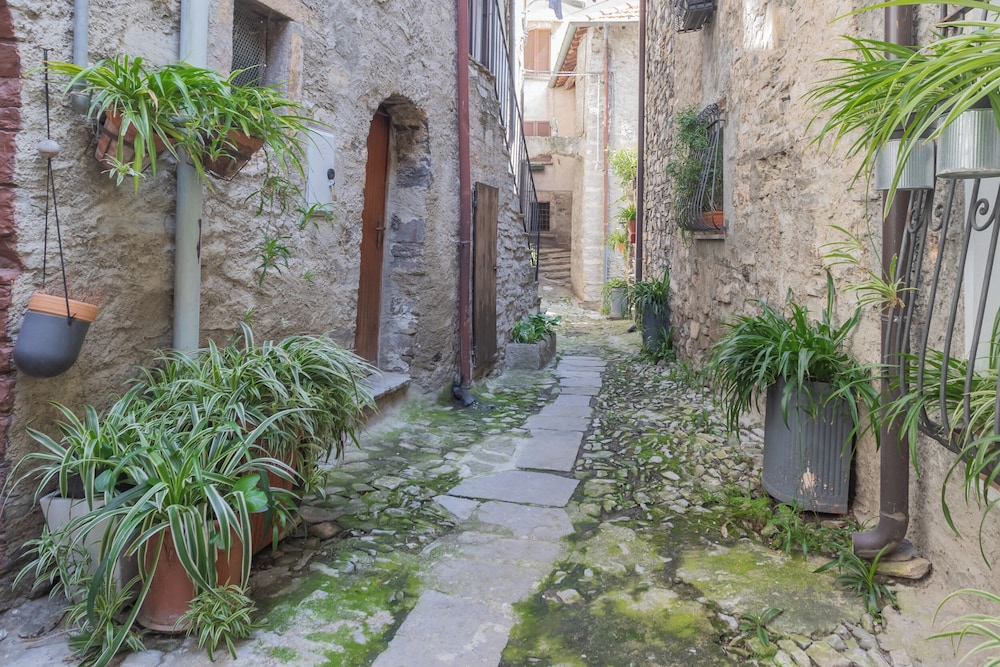 Pretty Studio in Old Town by Rent all Como