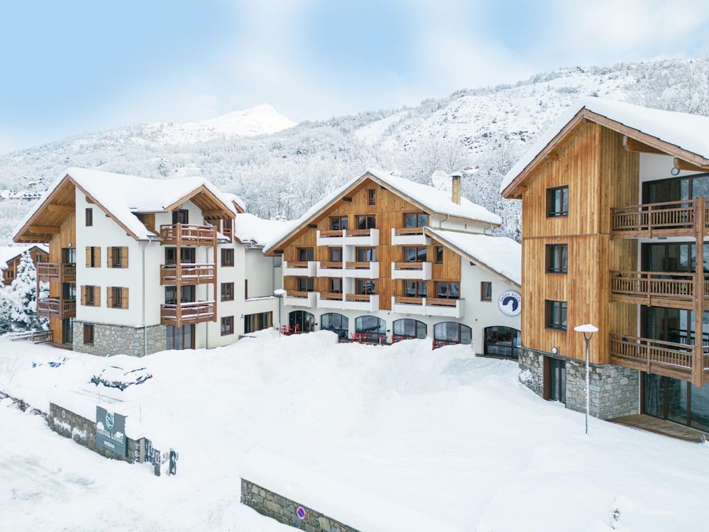 Chalet in Chantemerle With Family Amenities