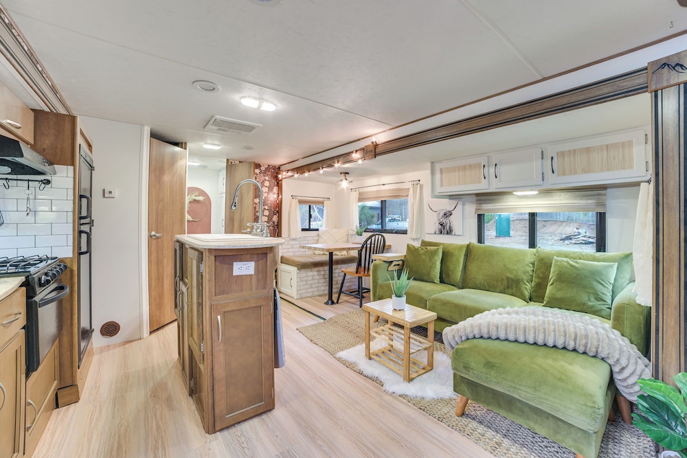 7 Mi to Torch Lake: Pet-friendly Getaway!