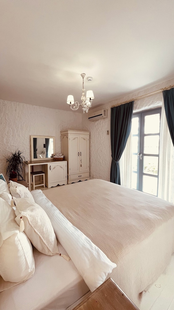 Mina Otel by Adda Alaçatı
