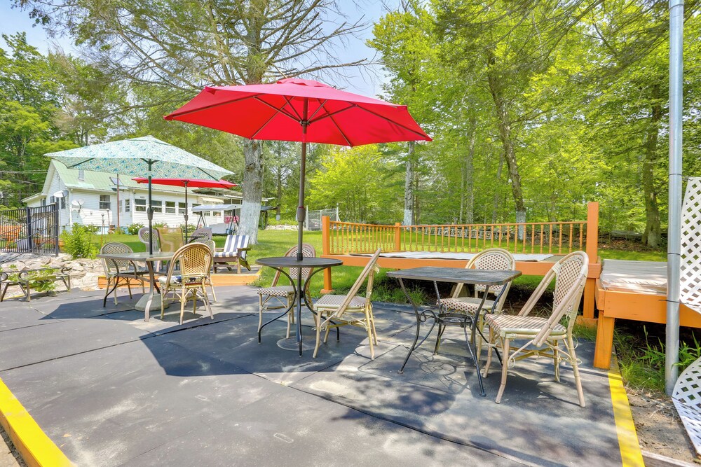 Screened Porch + Fire Pit: Cabin Near Bethel Woods