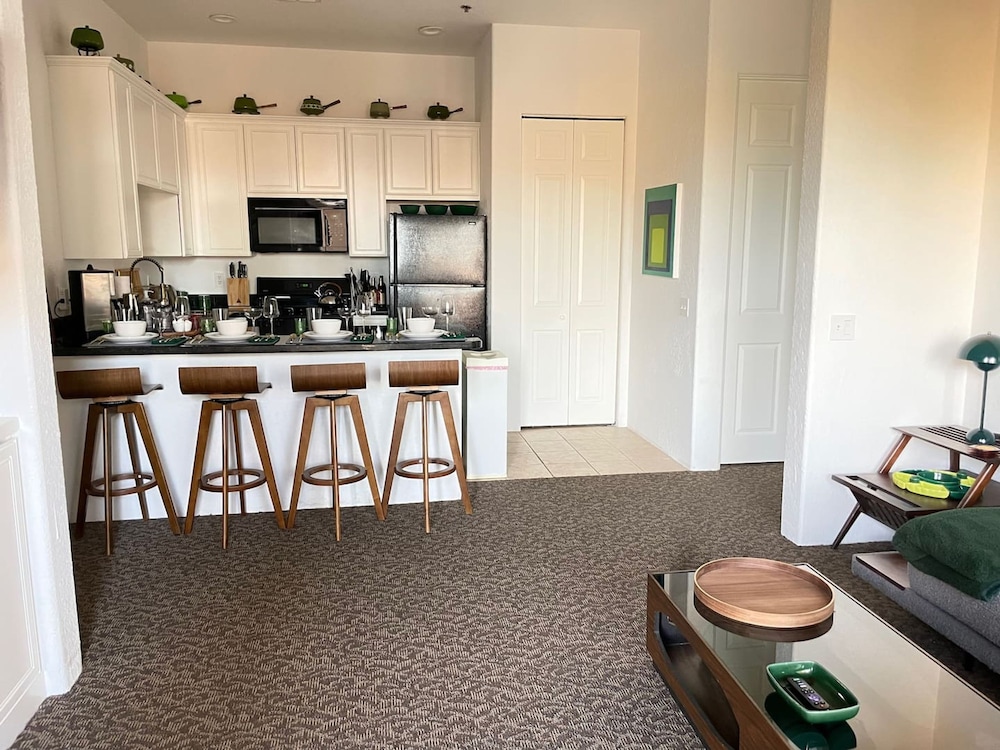MCM Styled Condo Sleeps 4 Pool hot tub