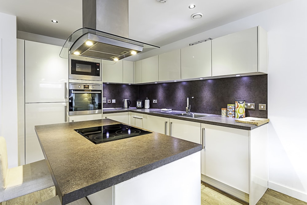 Beautiful Open Plan Garden Flat