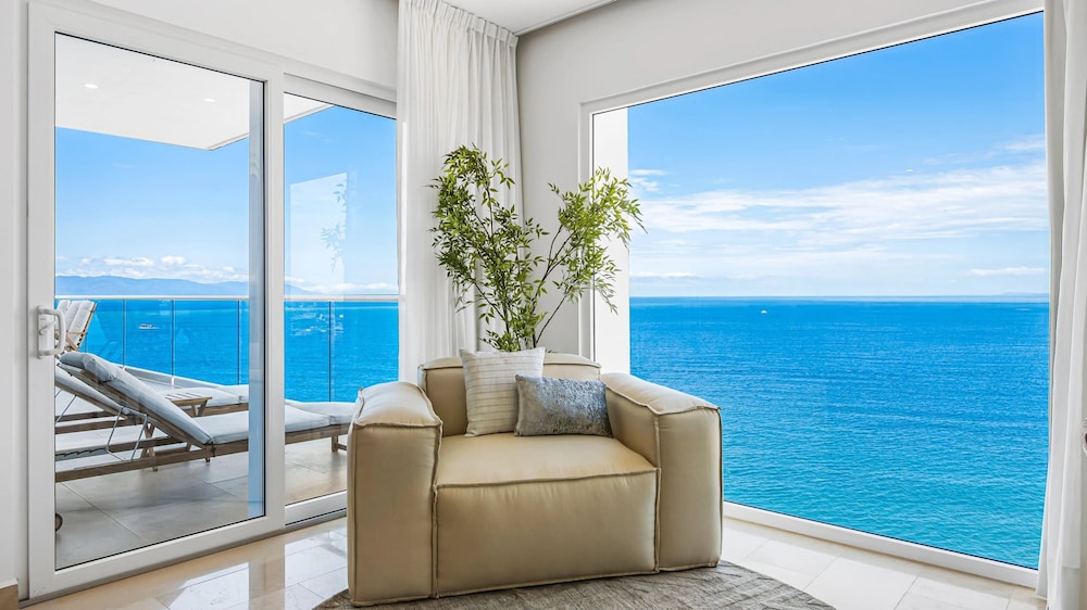 Beachfront Luxury 4BR Penthouse With Incredible Ocean Views