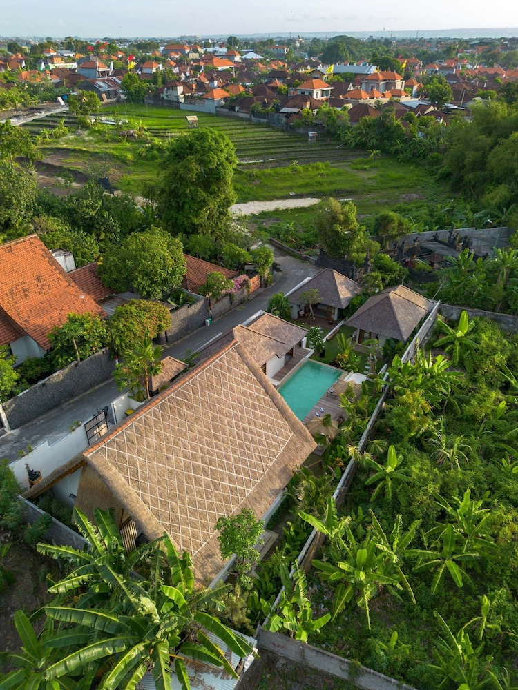 Villa Chempaka by Alfred in Bali - New Luxe Tropical 4BR Dream Villa in Canggu