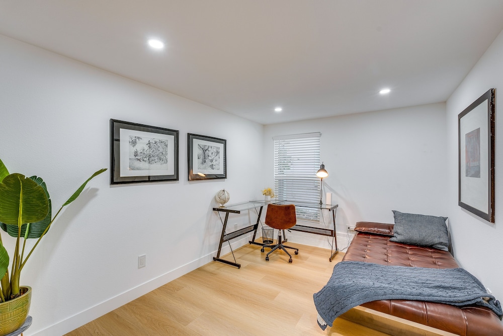 Sleek Sacramento Apt < 2 Mi to Downtown! view 5