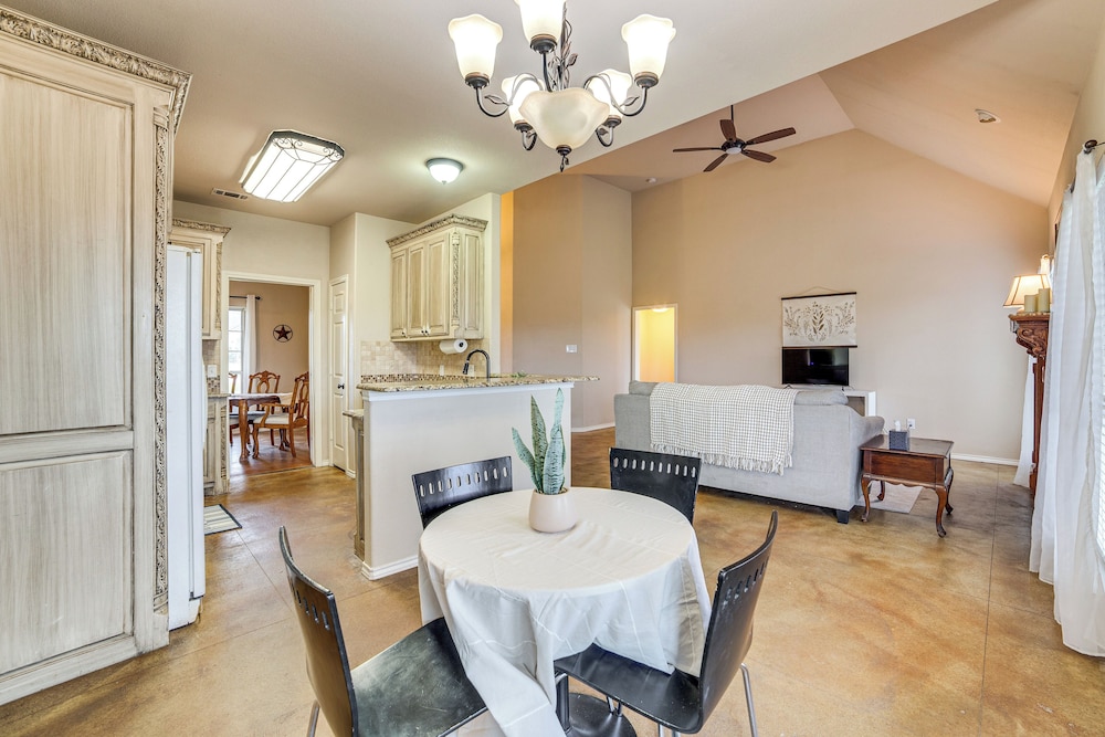 10 Mi to Lake Tawakoni: Family Wills Point Getaway