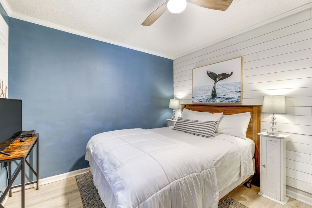 Oceanfront Gem w/ Views in North Topsail Beach