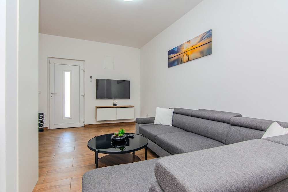 Apartments Mucaj