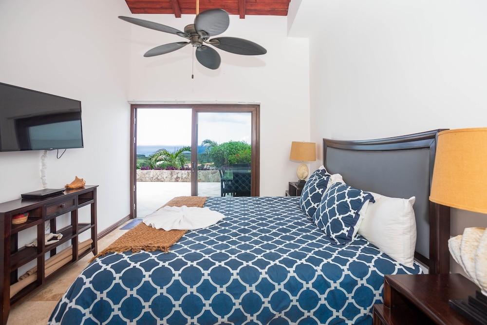Pristine Bay Villa 1304 with large pool - 3 bedroom 3 Condo by RedAwning view 4