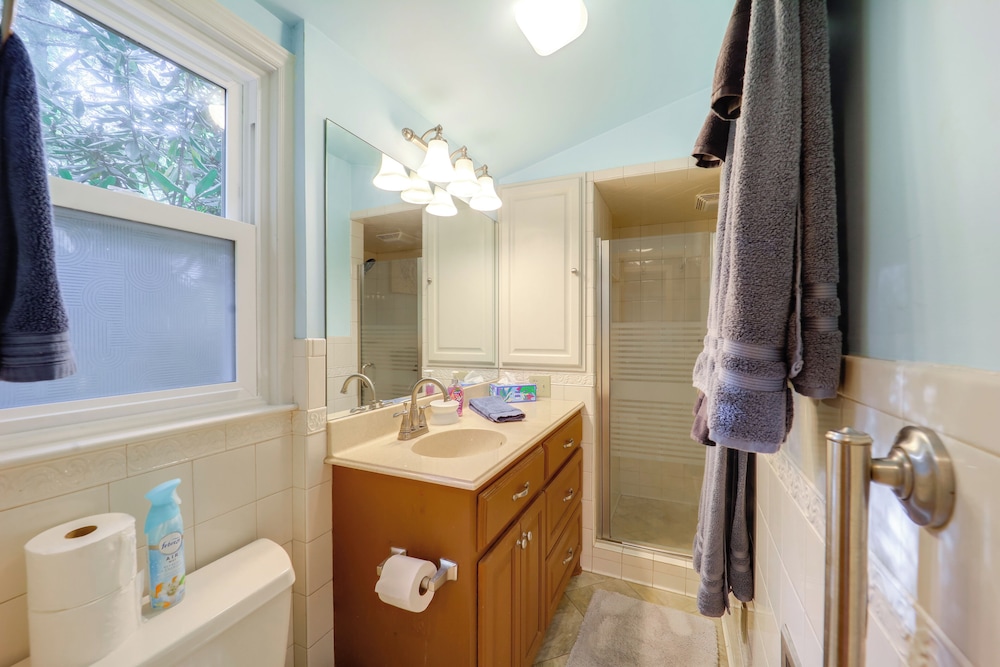Mtn Home w/ Deck & Community Amenities in Newland