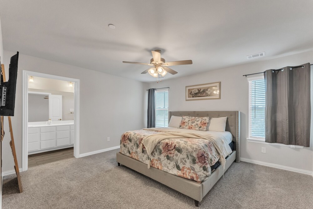 Charming Mesquite Retreat 3 Bedroom Home by Redawning view 2
