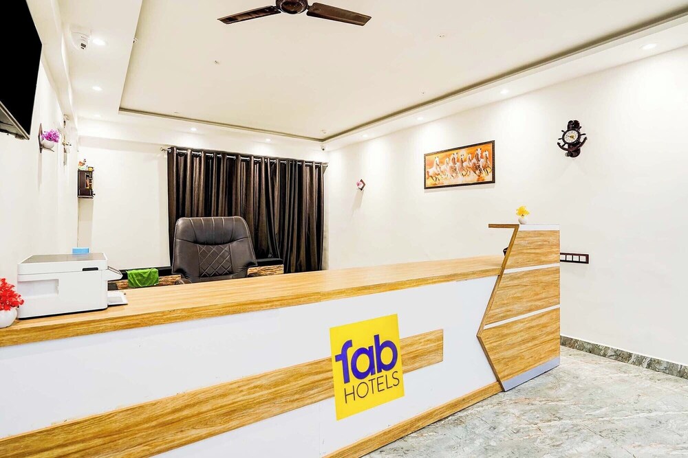 Fabhotel Golden Inn
