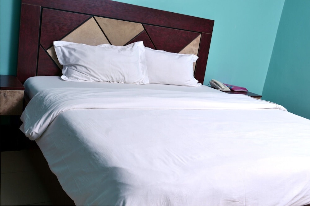 Petesville Hotel Calabar view 5