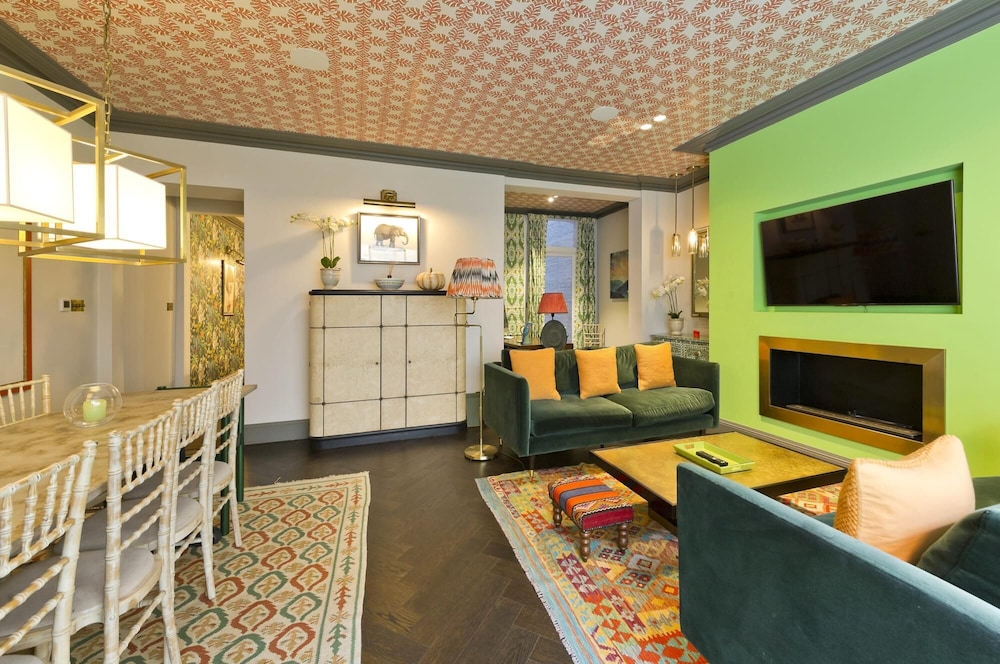 Designer Colourful 3 Bed Property Kensington