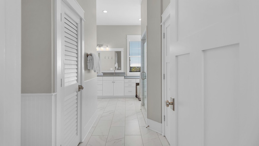 5BR Sleeps 14 in Seagrove Beach, Golf Cart, 6 Bikes, Pool + Free Attractions!