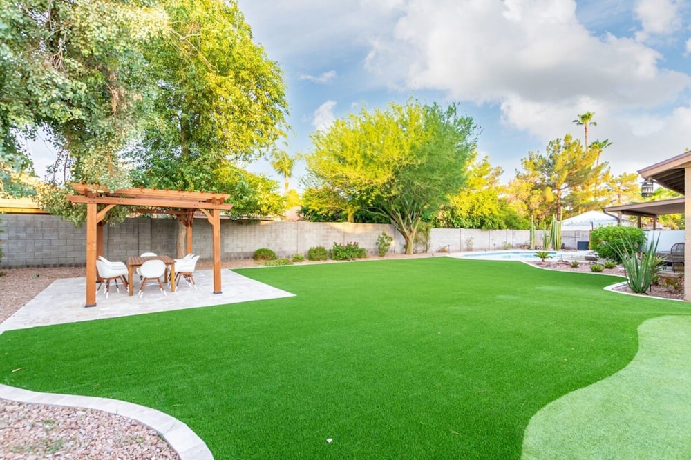 Greenway Oasis Heated Pool Spa Mural Putt Grn
