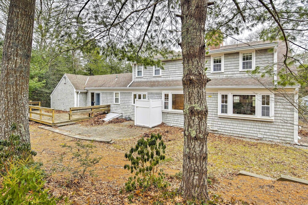 2 Mi to Shore: Home w/ BBQ & Beach Gear in Mashpee view 4