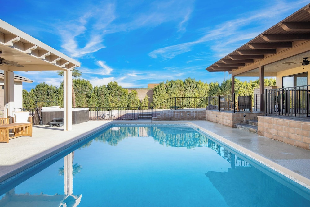 Pool, Sports Court, Game Garage, Fire Pit, & Casita Olivano Ranch by Avantstay