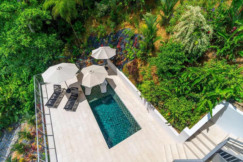 Tropical Oceanview Retreat 11br for 27 Guests