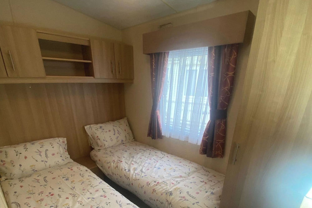 2 Bed Caravan-sleeps 6-pet Friendly