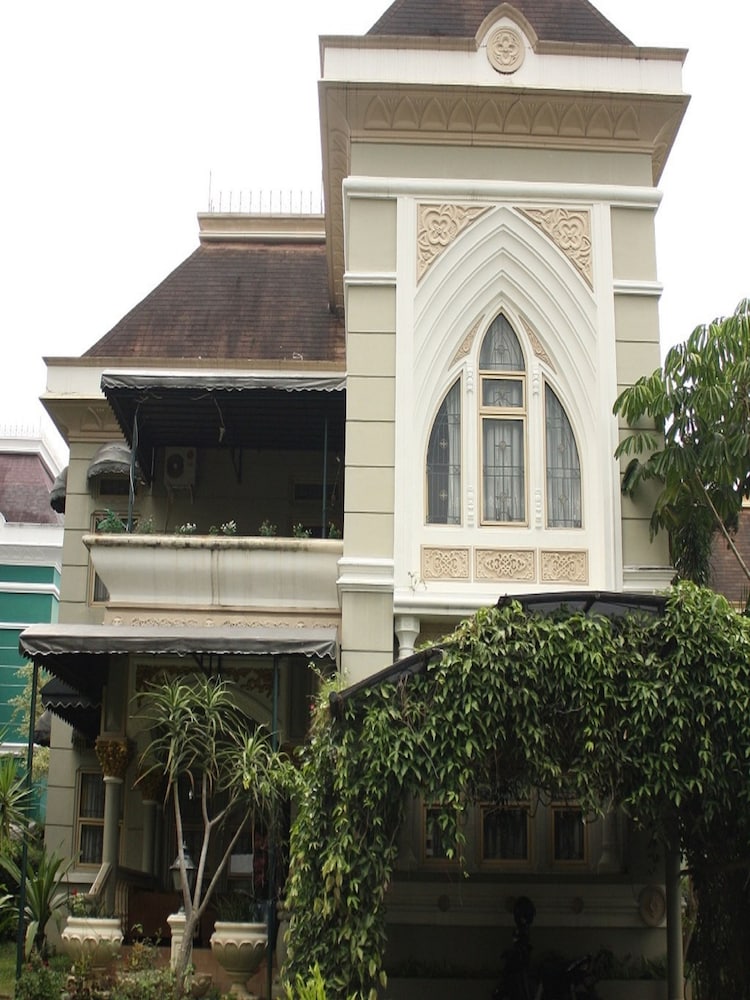 Villa Kota Bunga Violet