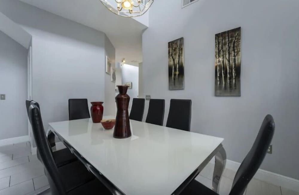6Br Retreat W/ South Pool, Spa & Game Room Fun