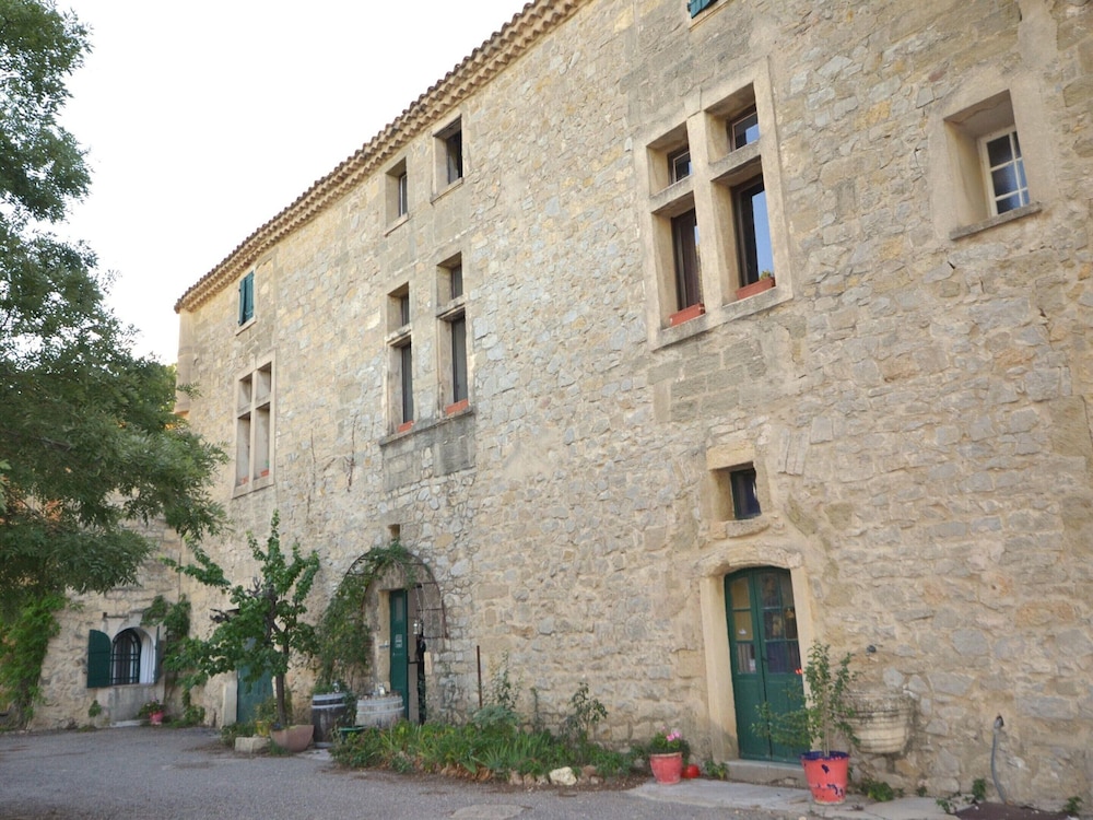 Apartment With Pool Amid Vineyards and Near the Beach