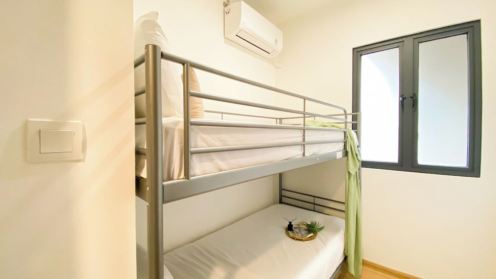 Luxury 2Br With Working Room At Sky House Bsd Apartment