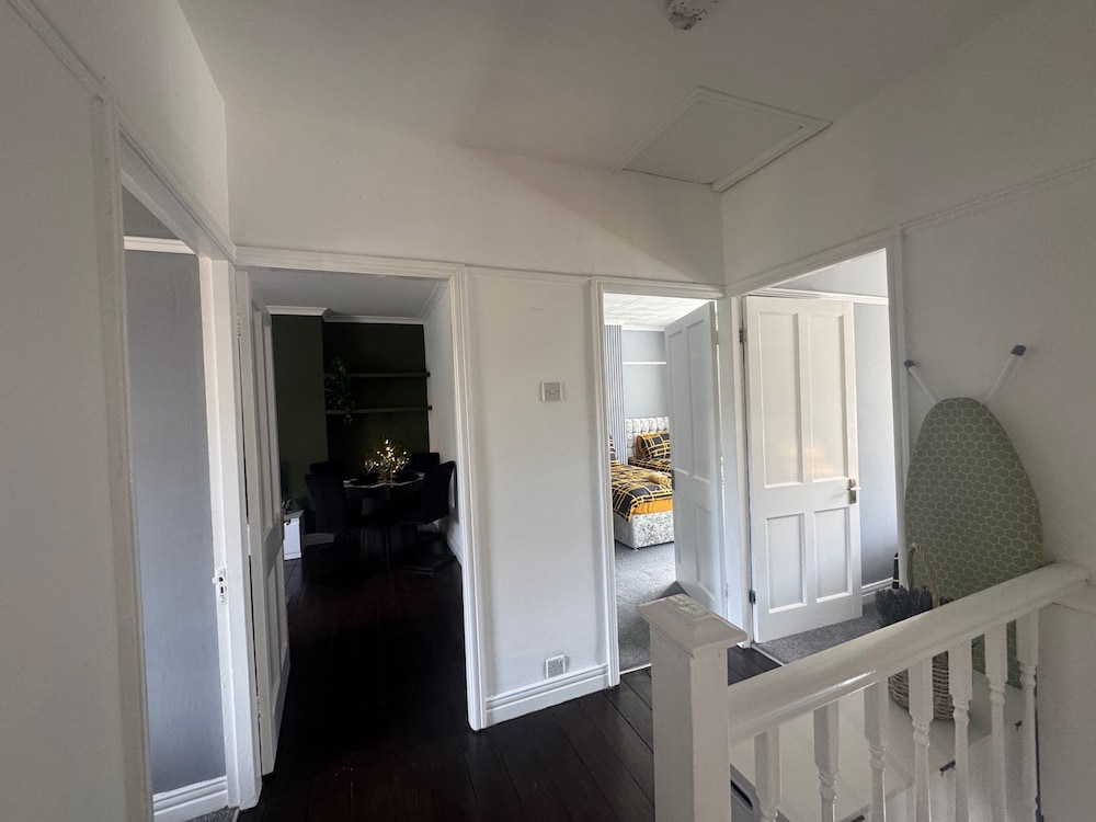 9 Guests - Free Parking - Cozy 3 Bedrooms