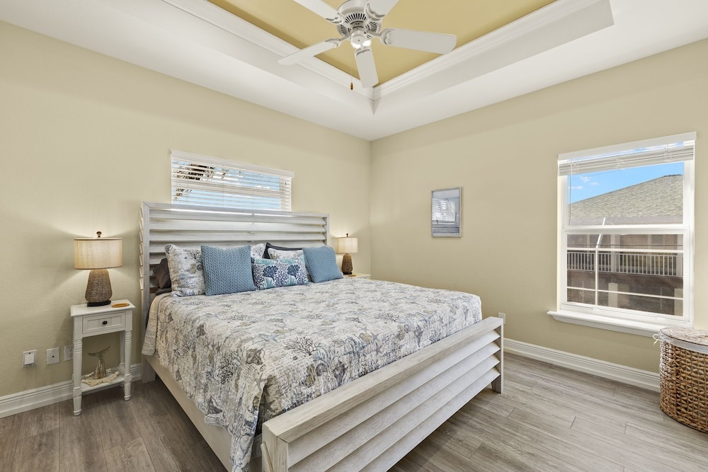 241 Oasis Pearl: 3br Pool Home! 3 Bedroom Home