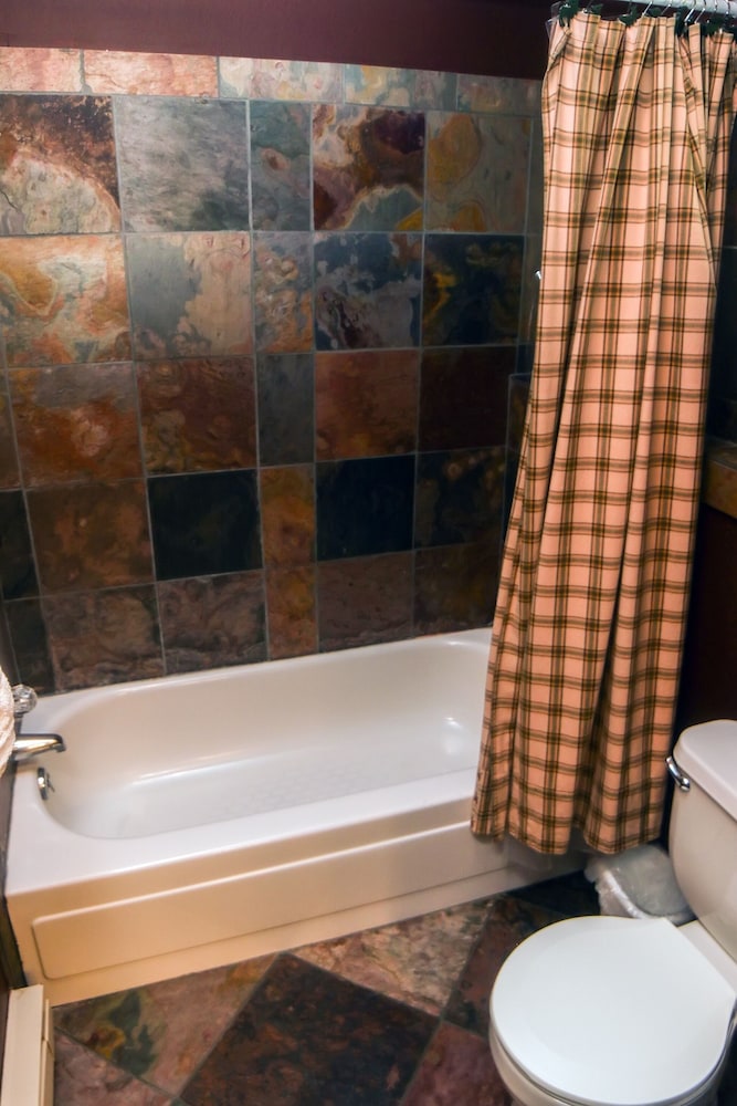 Timber Creek Chalets: 2a 1 Bedroom Chalet view 5