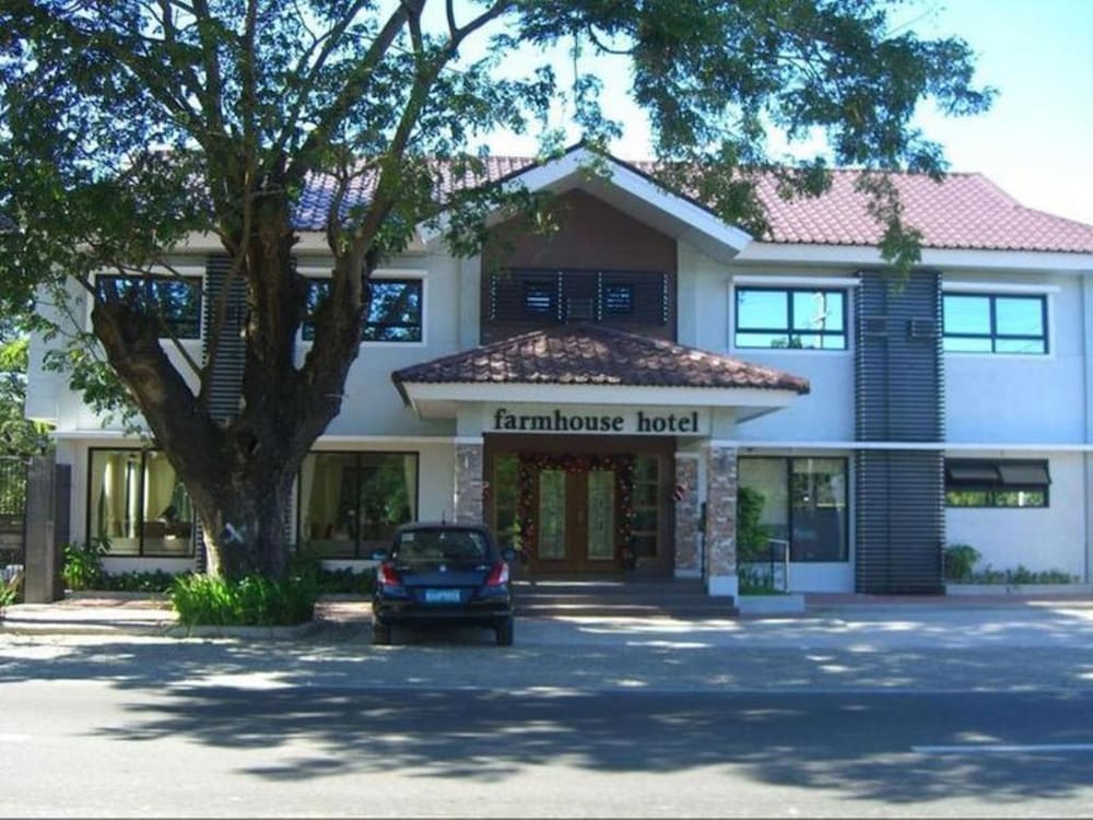 Farmhouse Hotel & Cafe