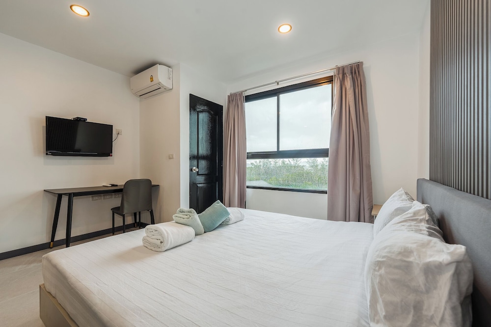1BR Condo Pool Gym Near Beach C237