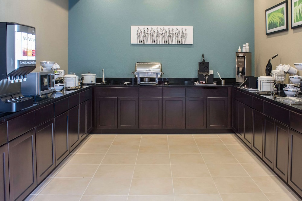 Sleep Inn Suites Fort Dodge - Property Image 17