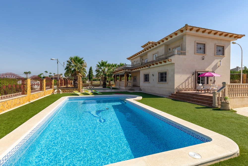 Real Dream Villa by Fidalsa